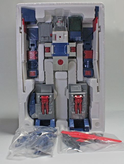 TFEN23_FORTRESS MAXIMUS_00-3.jpg